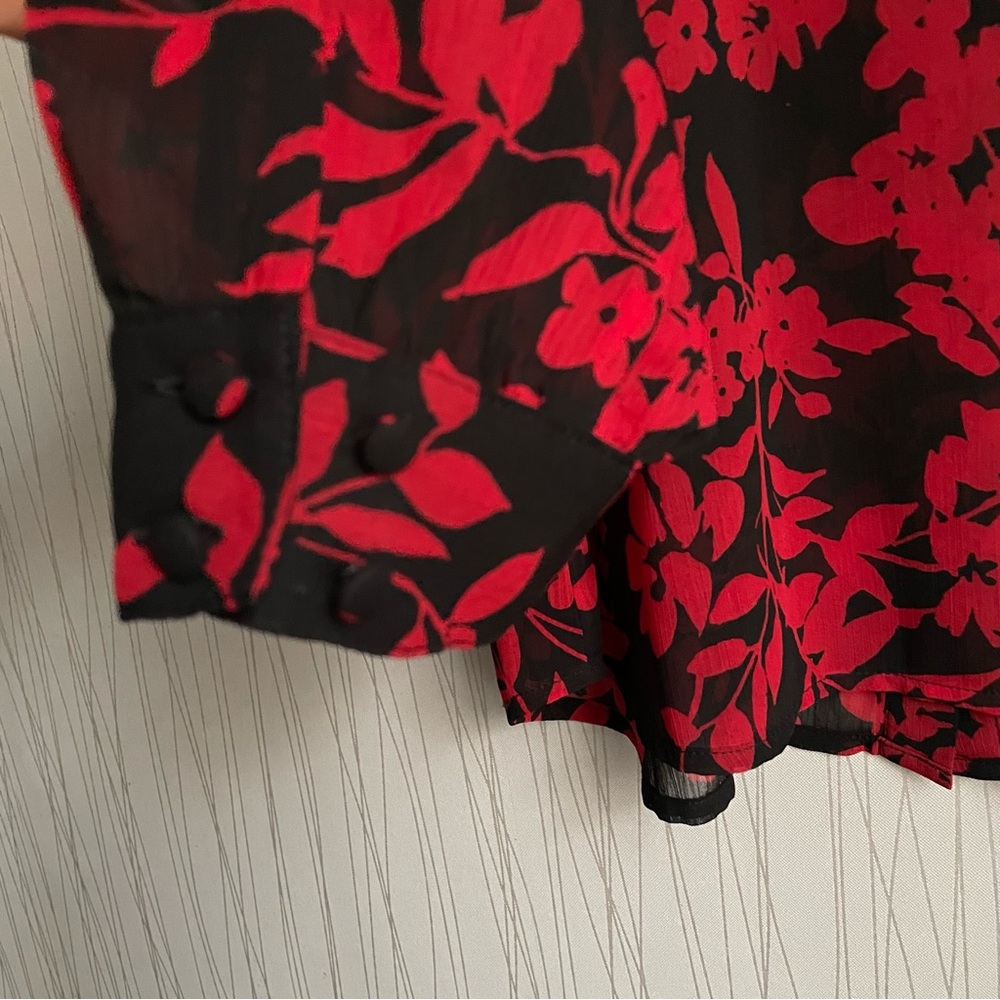 Chico’s Floral Print Red Black Sheer Ruffle Front Blouse US size 8/10 - Picture 16 of 16